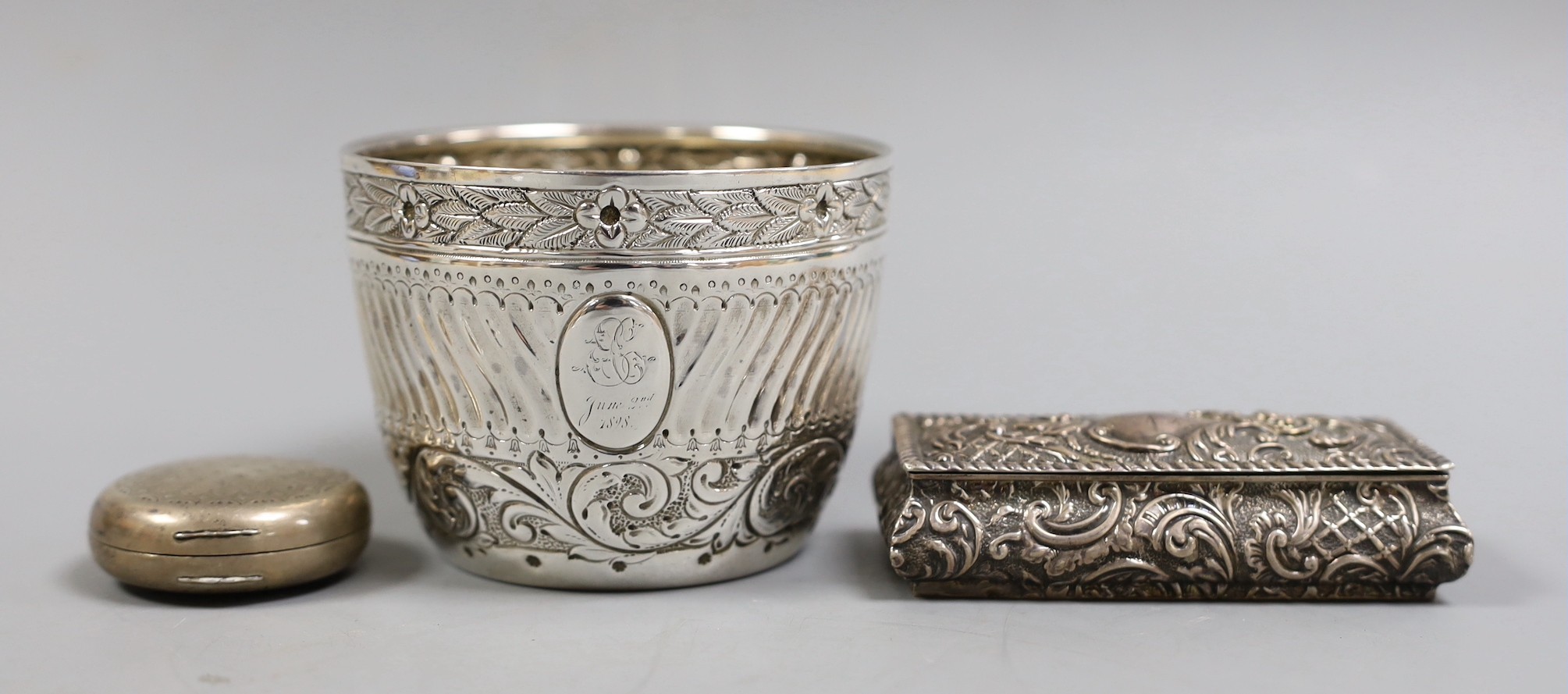 A late Victorian silver sugar bowl, London, 1897, diameter 90mm, a late Victorian silver trinket box and a Dutch white metal circular pill box.